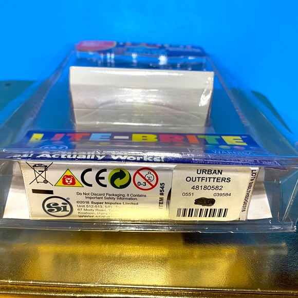 LITE BRITE NWT WORLDS SMALLEST ACTUALLY WORKS 15 PICTURES GLOW IN THE DARK PEGS - Picture 9 of 10